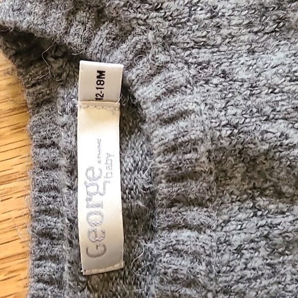 💥3/$20💥 Set of 2 Sweaters - Picture 2 of 5